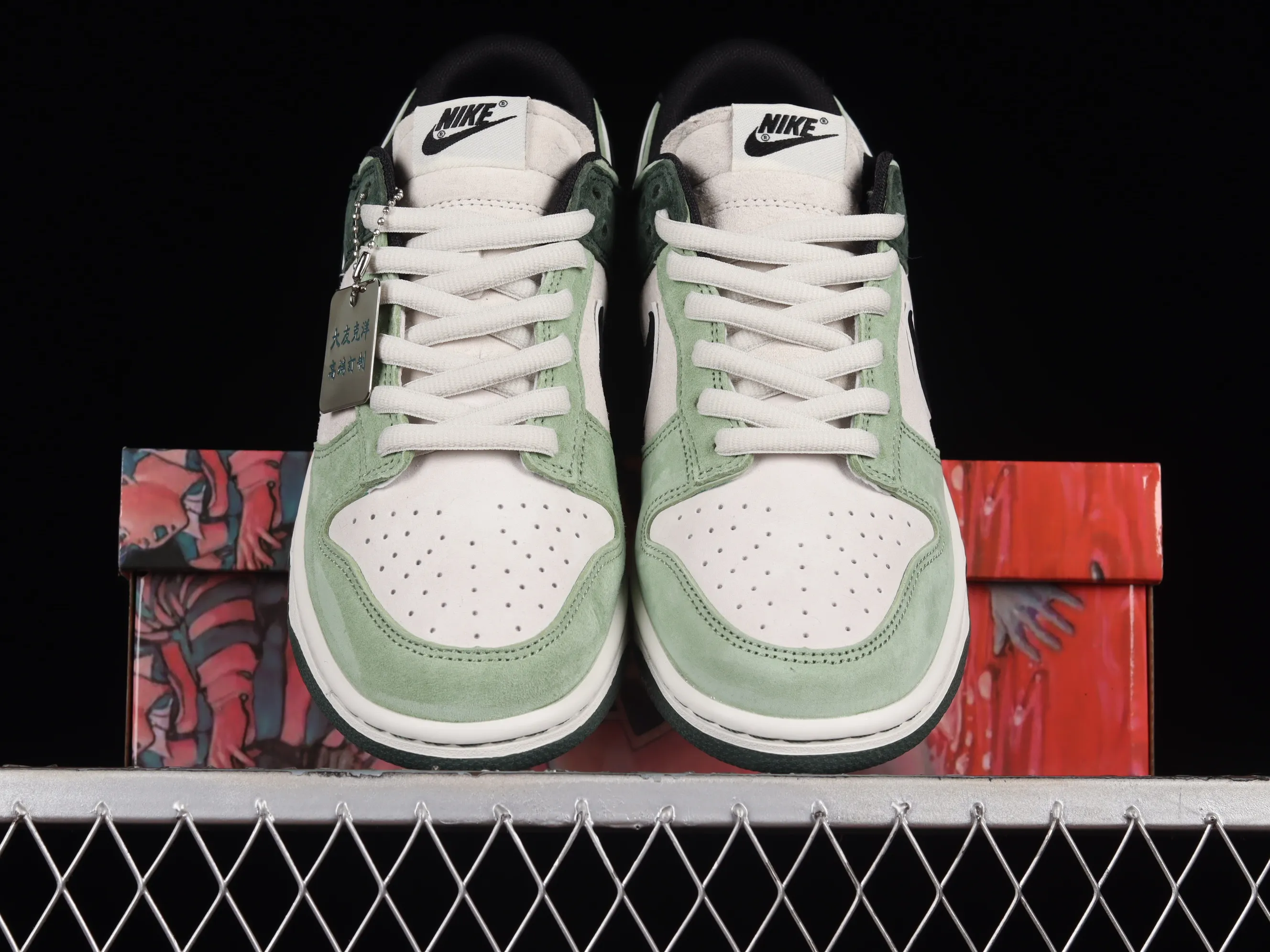 All Categories Nk SB Dunk Series Nk SB Dunk Low Low-top sneakers Otomo Katsuhiro x Nk SB Dunk Low "Steamboy OST" Creative customization collaboration Otomo Katsuhiro joint SB low-top sports and leisure sneakers LF0068-001